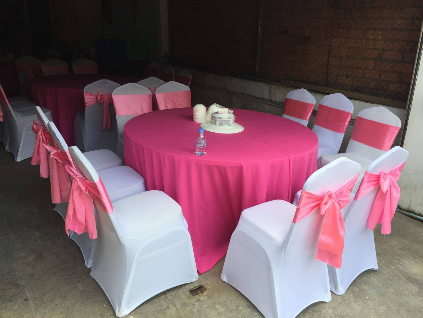 Round Table 1.5m With pink cover and 10 chairs
